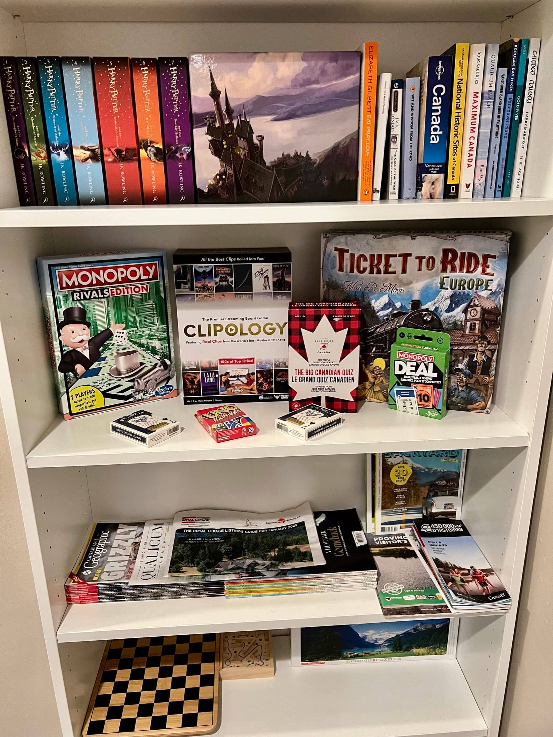 Bookshelf with novels, board games and local guides